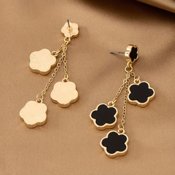 Black clover cascade dangle earrings hypoallergenic alloy gold tone St. Paddy’s - Picture 3 of 3